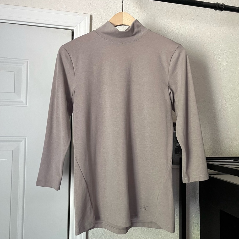 ARC’TERYX tan mauve purple mock neck long 2/4 sleeve top